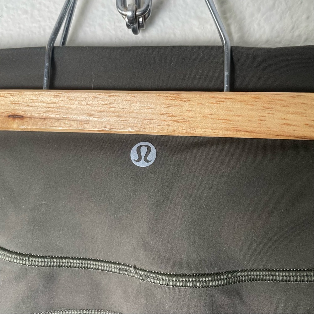 Lululemon In Motion 25” Leggings Women’s 6 Olive Green Tight Workout Athletic - Picture 8 of 11